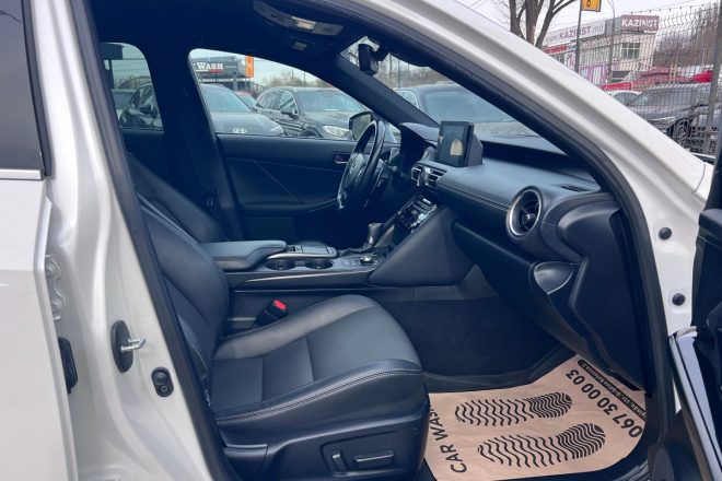 Lexus IS300 2021