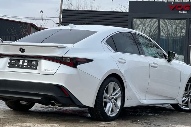 Lexus IS300 2021