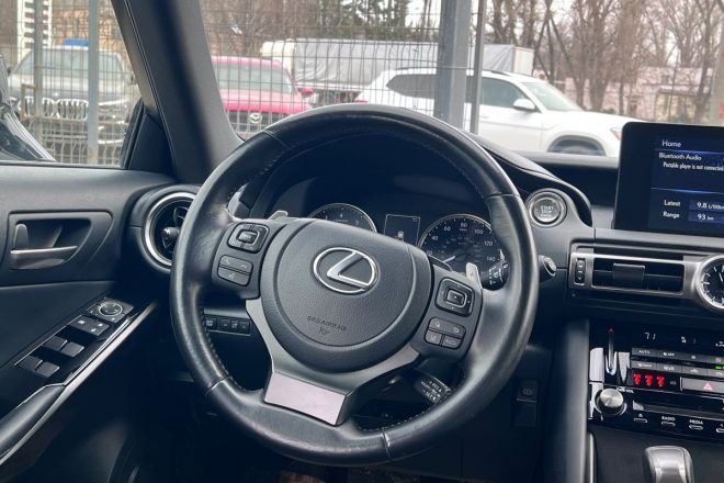 Lexus IS300 2021