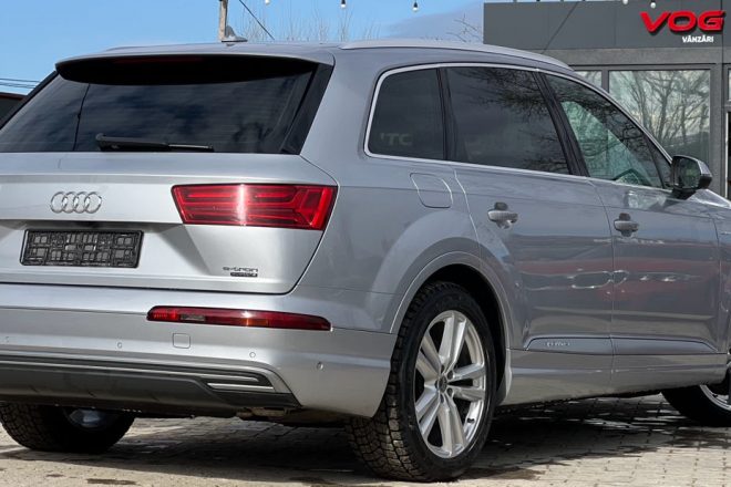 Audi Q7 E-tron 2017