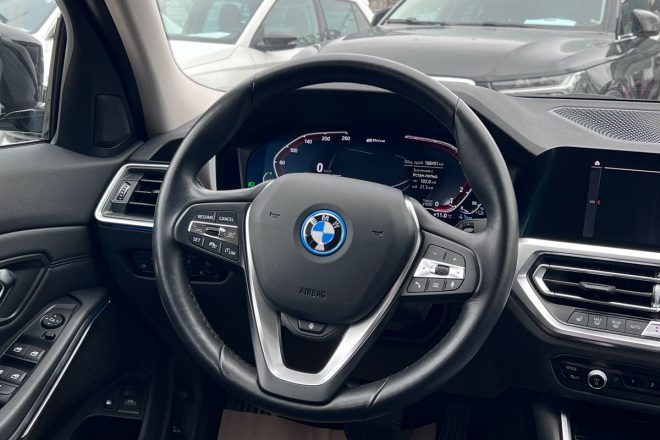 BMW 330e