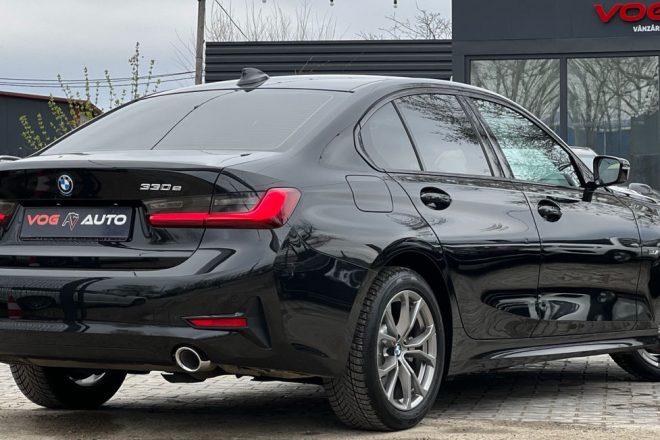 BMW 330e