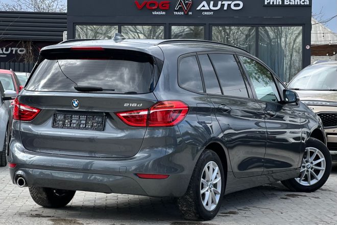 BMW 216D 7 LOC. 2019