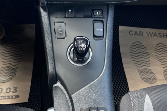 Toyota Auris Hybrid 2015