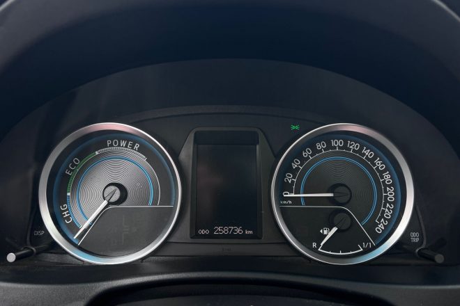 Toyota Auris Hybrid 2013