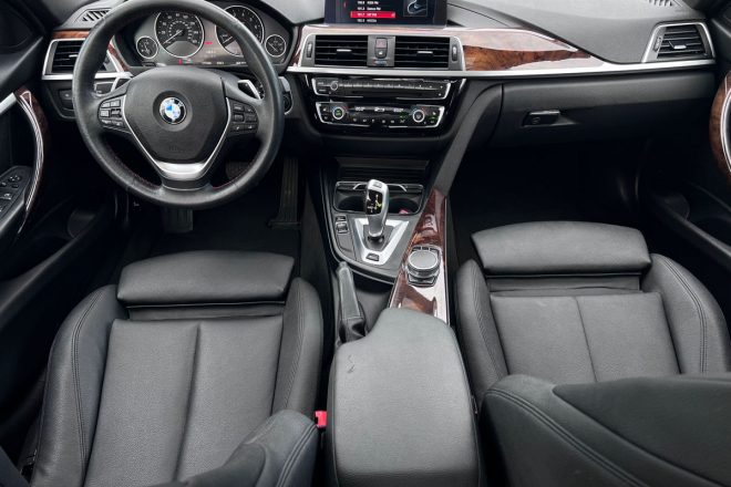 BMW 330e 2017
