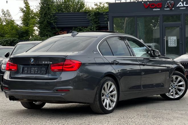 BMW 330e 2017