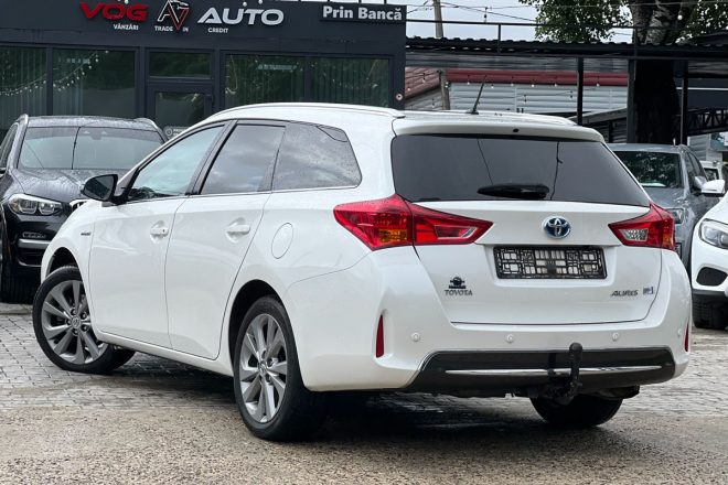 Toyota Auris Hybrid 2013