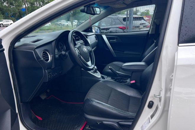 Toyota Auris Hybrid 2013