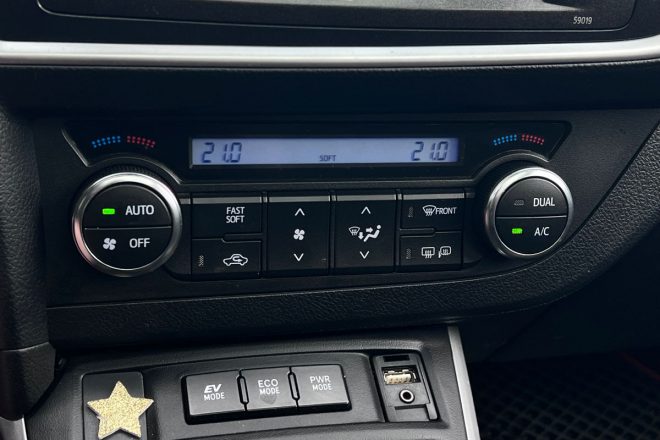 Toyota Auris Hybrid 2013