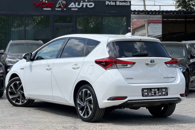 Toyota Auris Hybrid 2015