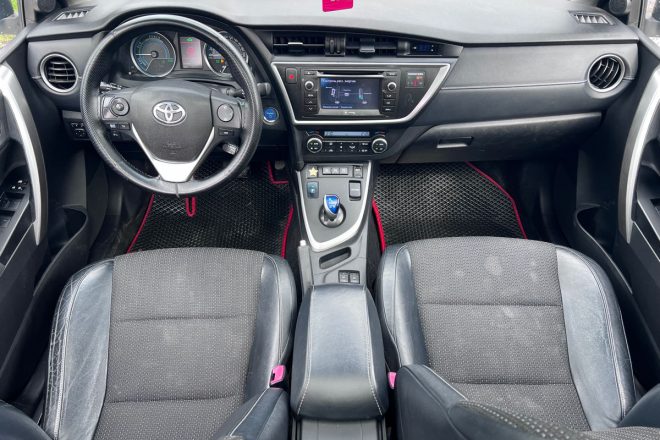 Toyota Auris Hybrid 2013