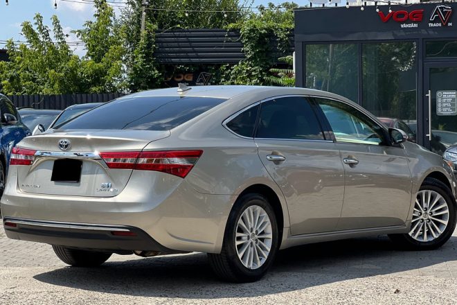 Toyota Avalon Hybrid 2013