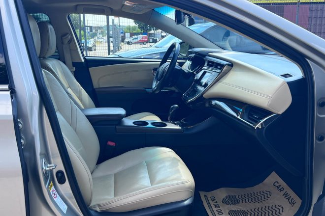 Toyota Avalon Hybrid 2013