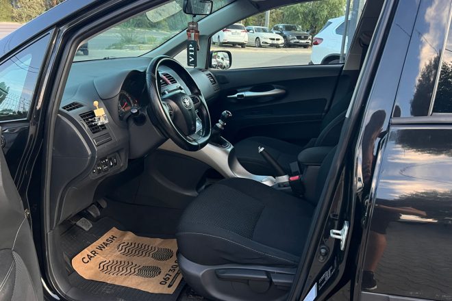 Toyota Auris 1.4 D4-D 2011